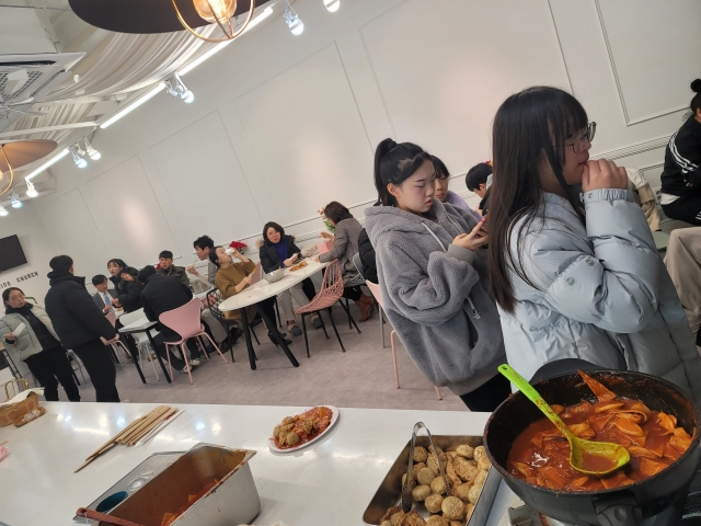 2023년 송구영신예배 후 떡볶이 파티